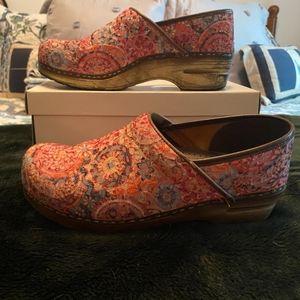 Sanita clogs